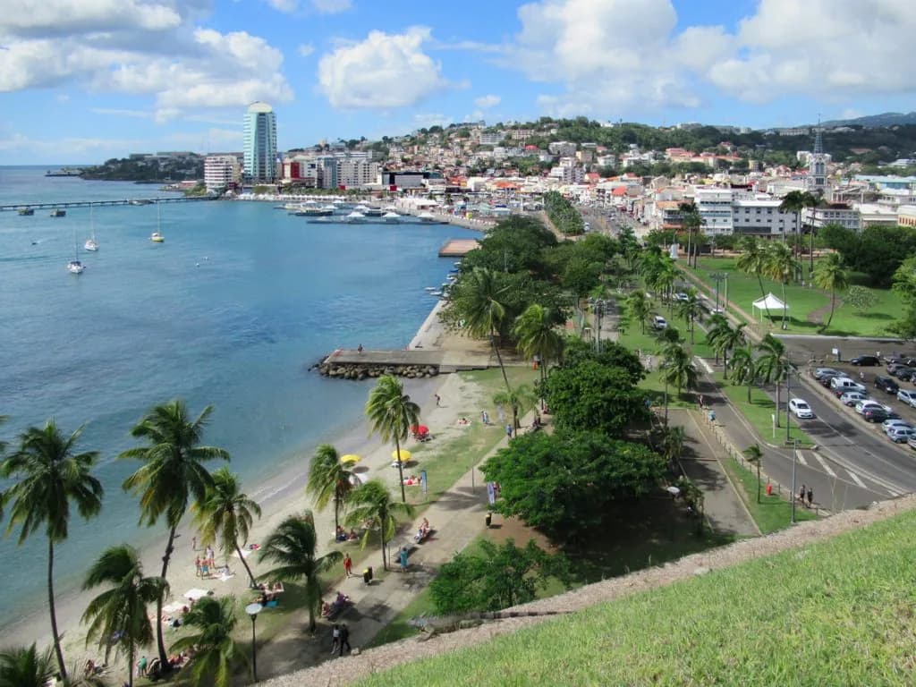 La baie, la Savane et le front de mer de Fort-de-France, en Martinique