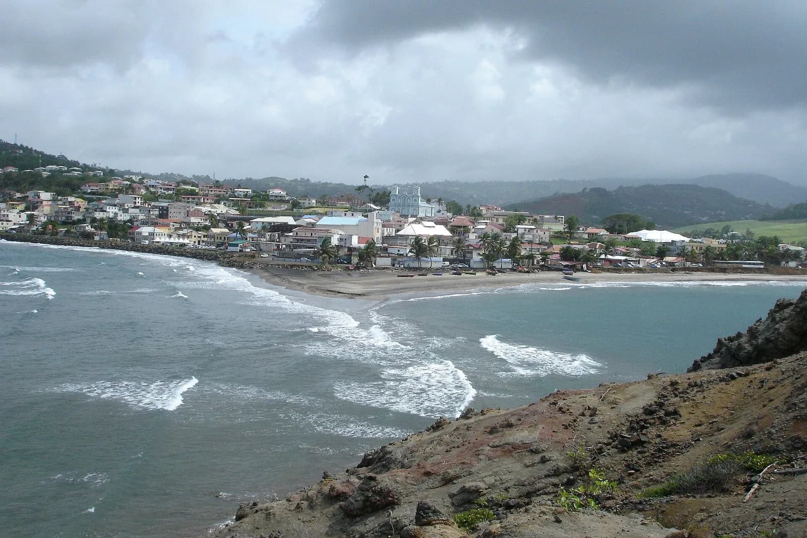 Bourg et baie de Sainte-Marie, sur la côte atlantique de la Martinique