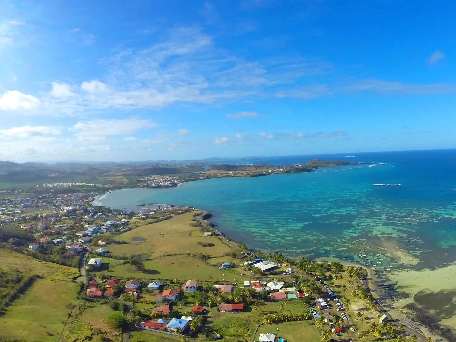 Vue aérienne du Vauclin et de la Pointe Faula, baie turquoise de la côte atlantique