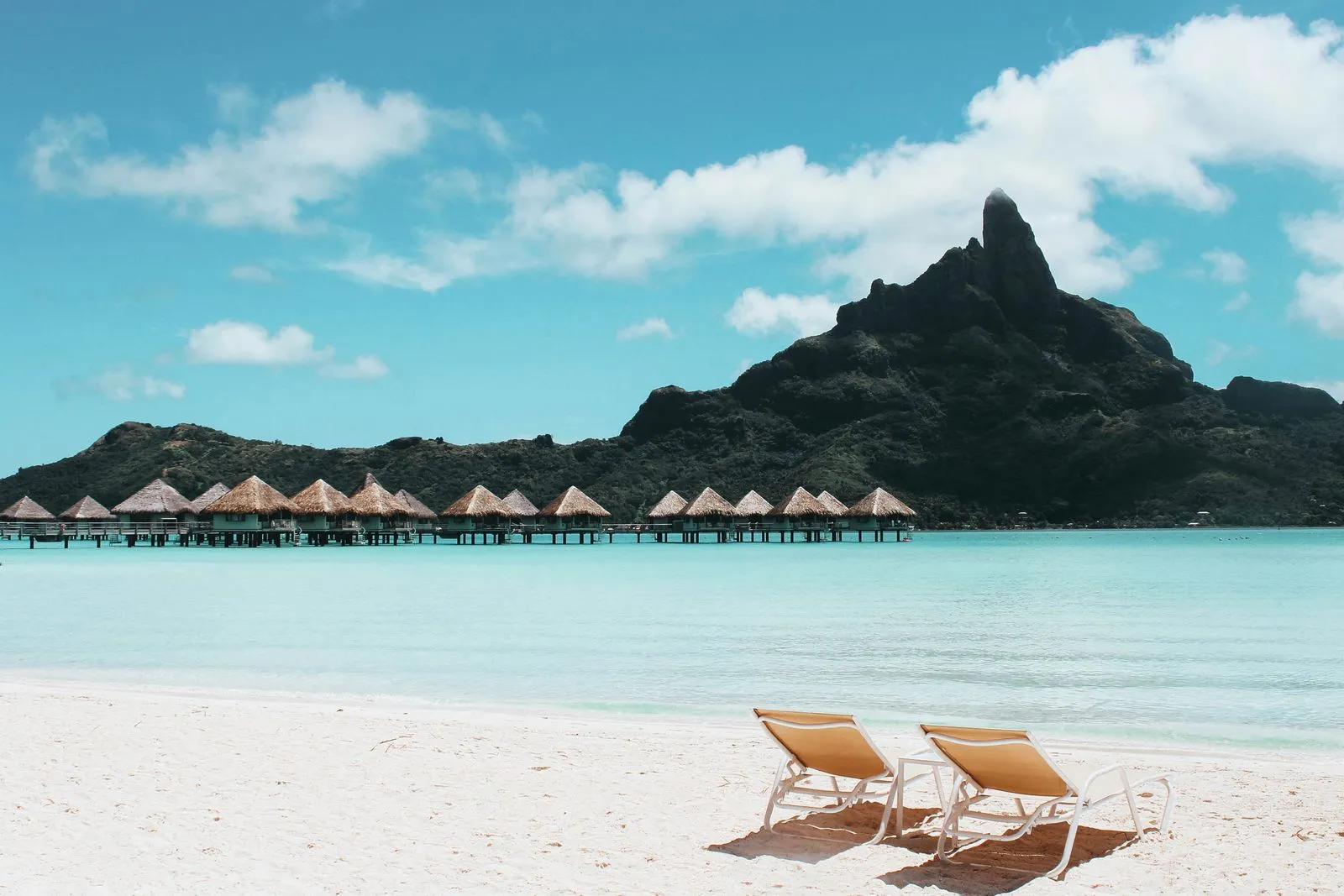 Plage tropicale de sable blanc et eaux turquoise